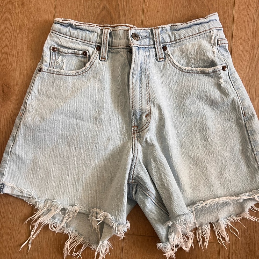 Abercrombie & Fitch Curve Love “ The Dad Short” high rise